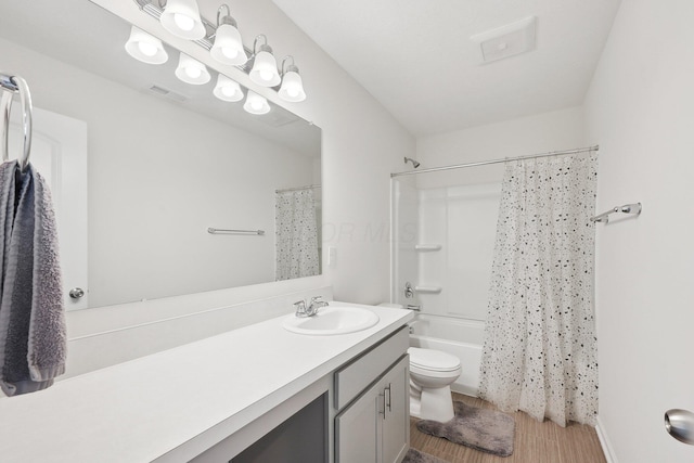 3321 Butternut Ln, Hebron, OH 43025 - full bath with toilet, vanity, wood finished floors, and shower / bathtub combination with curtain