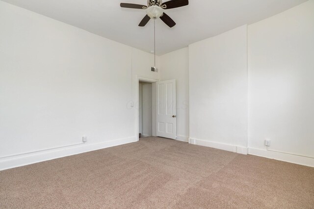 684 Hamlet St, Columbus, OH 43215 - unfurnished room with light carpet, ceiling fan, and baseboards