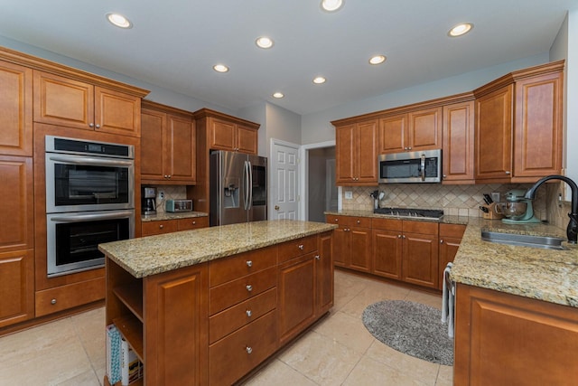 1338 Elkhorn Dr, Blacklick, OH 43004 - kitchen featuring appliances with stainless steel finishes, a sink, a center island, backsplash, and recessed lighting