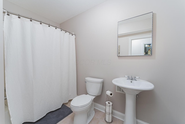 1338 Elkhorn Dr, Blacklick, OH 43004 - bathroom with toilet, tile patterned floors, baseboards, a shower with curtain, and a sink