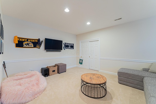 1338 Elkhorn Dr, Blacklick, OH 43004 - living area featuring carpet floors, recessed lighting, and baseboards