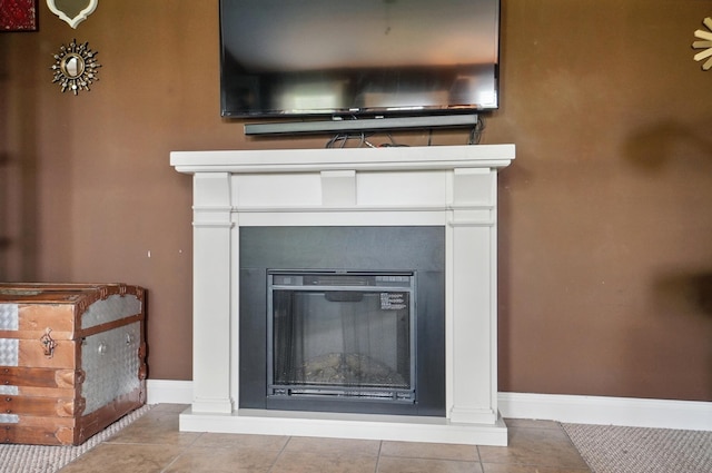 9820 Heimberger Rd NW, Baltimore, OH 43105 - detailed view of a glass covered fireplace and baseboards