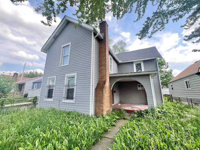2624 Osceola Ave, Columbus, OH 43211 - view of front facade featuring a chimney, fence, and a porch