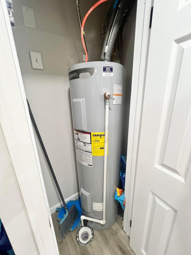 2624 Osceola Ave, Columbus, OH 43211 - utilities featuring water heater