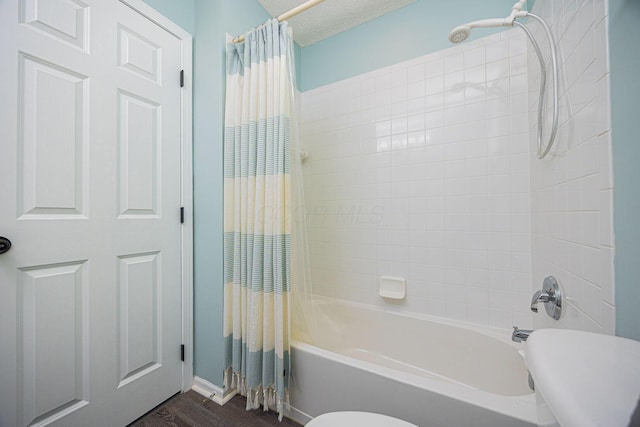 3409 Marl Pl, Columbus, OH 43221 - bathroom featuring toilet, shower / tub combo, wood finished floors, and baseboards