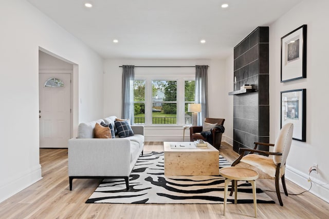 1104 E Whittier St, Columbus, OH 43206 - living area featuring light wood-style floors, baseboards, and recessed lighting