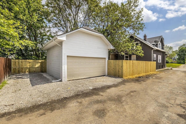 1104 E Whittier St, Columbus, OH 43206 - garage with fence