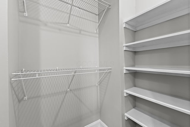 1093 E Long St, Columbus, OH 43203 - view of walk in closet