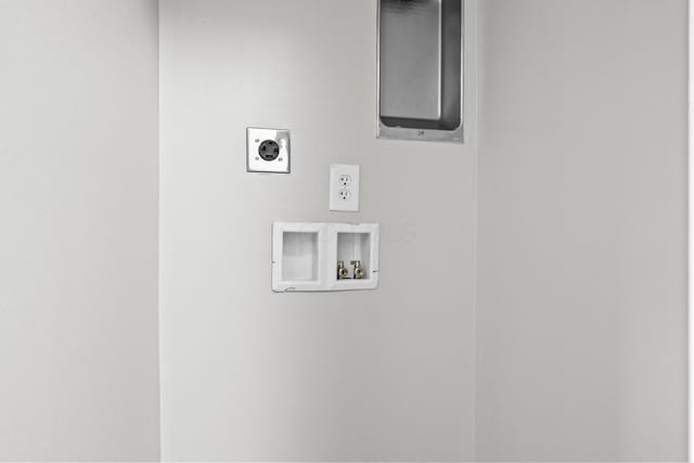 1093 E Long St, Columbus, OH 43203 - clothes washing area with electric dryer hookup and hookup for a washing machine