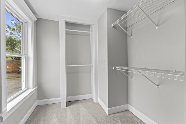 1093 E Long St, Columbus, OH 43203 - spacious closet featuring carpet floors