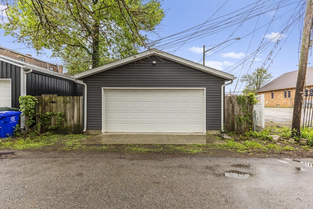1093 E Long St, Columbus, OH 43203 - detached garage with fence