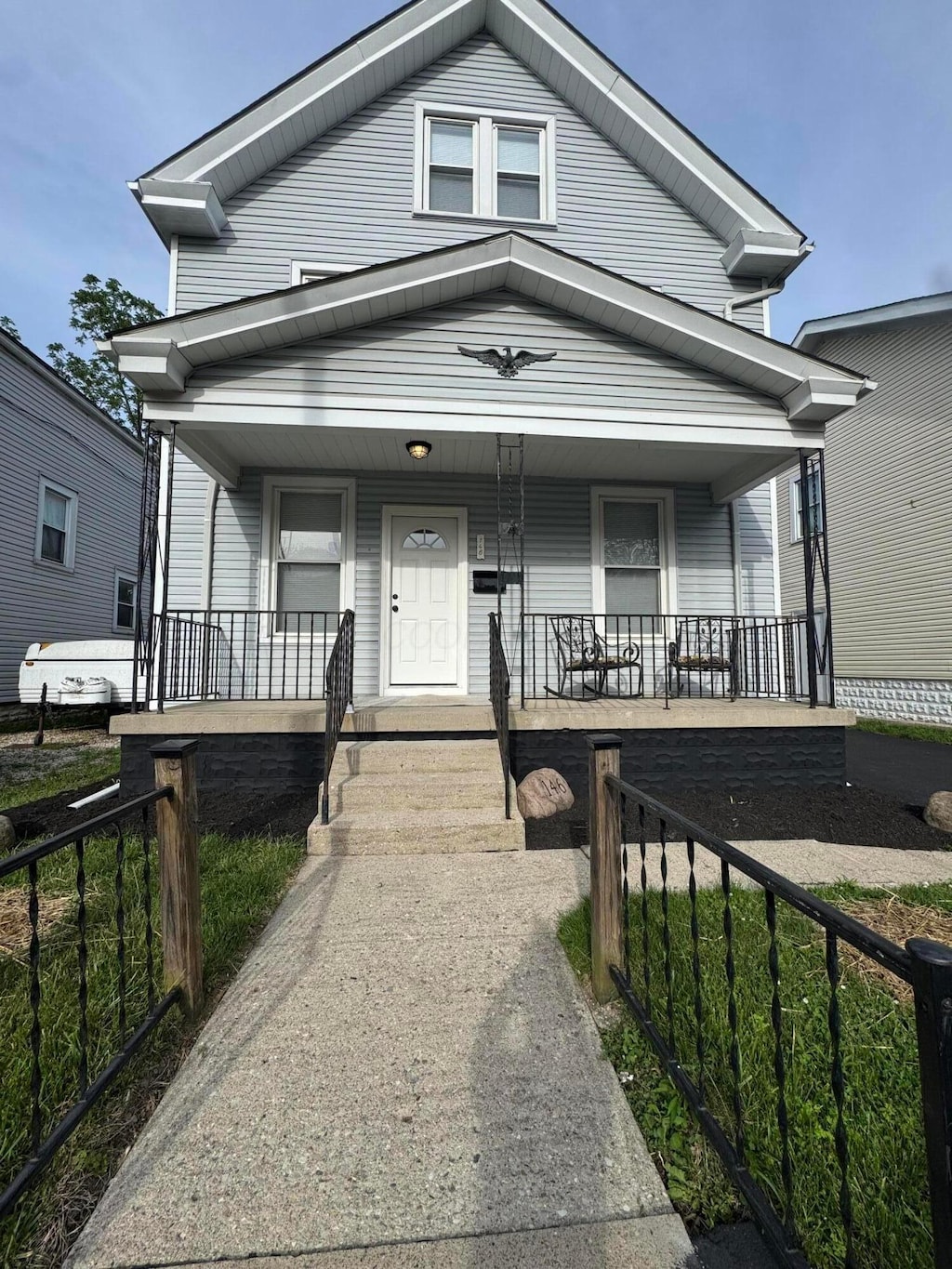146 N Wayne, Columbus, OH 43204 - view of front of home with a porch and fence