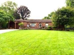1155 Rockport Ct, Columbus, OH 43235 - ranch-style home featuring a garage, a front lawn, and concrete driveway