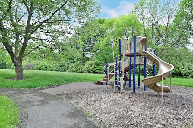 1155 Rockport Ct, Columbus, OH 43235 - communal playground featuring view of scattered trees