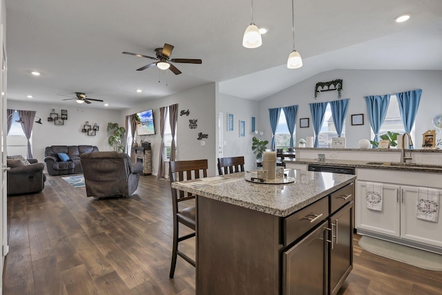 4196 Holstein Dr, Obetz, OH 43207 - kitchen featuring a sink, a breakfast bar, a ceiling fan, open floor plan, and vaulted ceiling