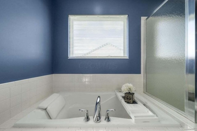 6004 Goldstone Dr, Grove City, OH 43123 - full bathroom with a bath