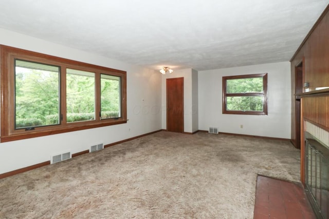 1266 Hanley Rd W, Mansfield, OH 44903 - unfurnished living room featuring carpet floors and baseboards
