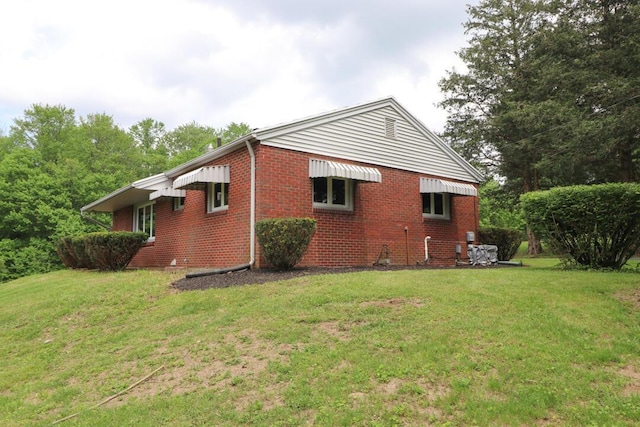 1266 Hanley Rd W, Mansfield, OH 44903 - view of side of property featuring brick siding and a yard