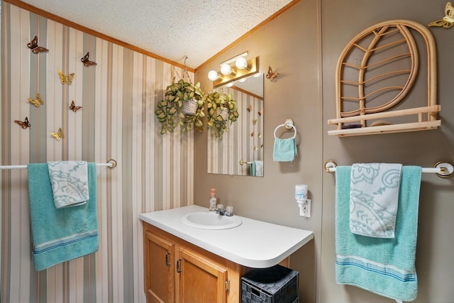 3200 Smeltzer Rd Unit 90, Marion, OH 43302 - bathroom featuring a textured ceiling, crown molding, vanity, and lofted ceiling