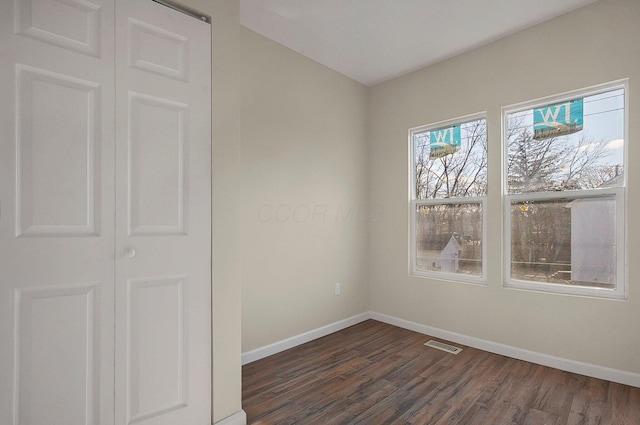 564-564 Kelton Ave, Columbus, OH 43205 - unfurnished room featuring dark wood finished floors and baseboards
