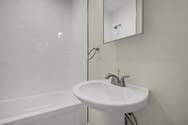 564-564 Kelton Ave, Columbus, OH 43205 - full bath featuring  shower combination and a sink