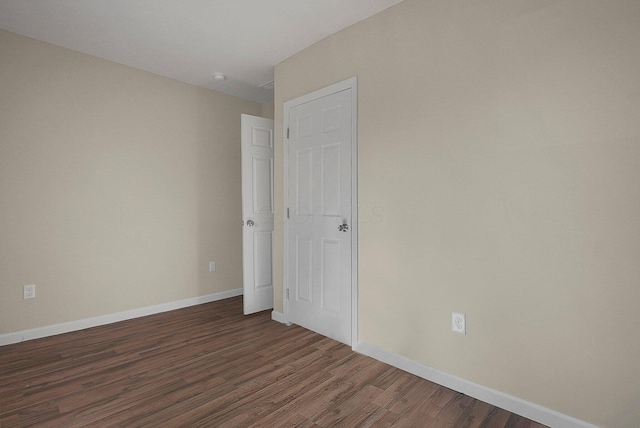 564-564 Kelton Ave, Columbus, OH 43205 - unfurnished room featuring dark wood-style floors and baseboards