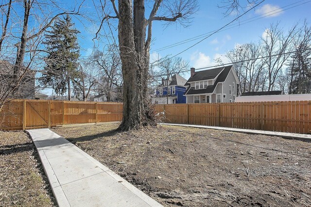 564-564 Kelton Ave, Columbus, OH 43205 - view of yard featuring fence