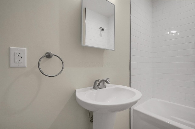564-564 Kelton Ave, Columbus, OH 43205 - full bathroom with shower / bathtub combination