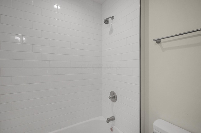 564-564 Kelton Ave, Columbus, OH 43205 - full bathroom featuring toilet and shower / tub combination
