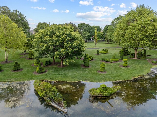 382 E Town St, Columbus, OH 43215 - surrounding community featuring view of wooded area and a lawn