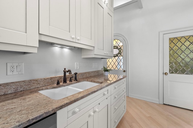 382 E Town St, Columbus, OH 43215 - kitchen featuring a sink, white cabinetry, and light wood finished floors
