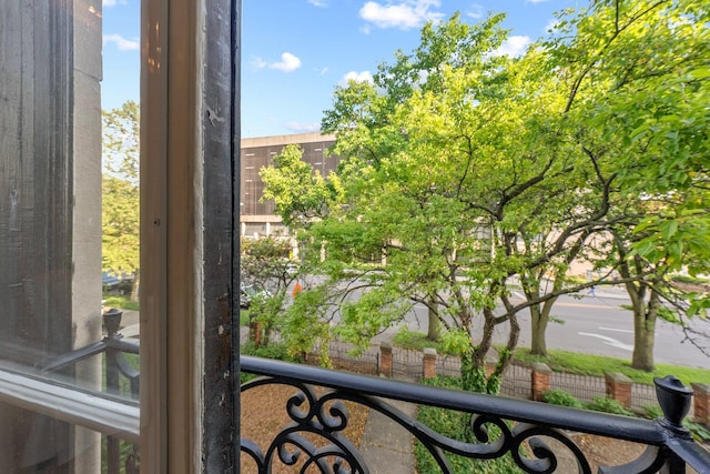 382 E Town St, Columbus, OH 43215 - view of balcony