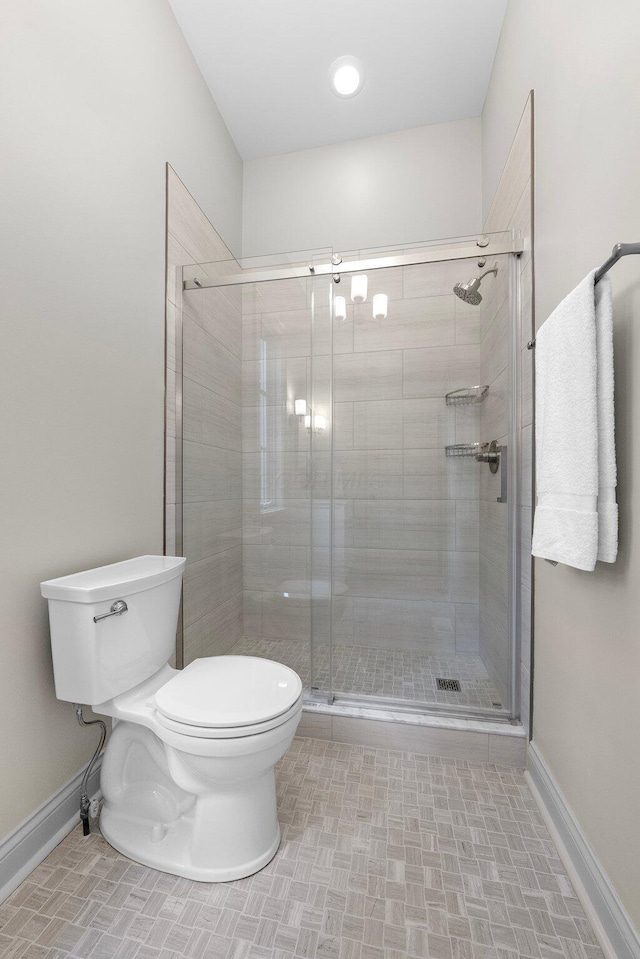 382 E Town St, Columbus, OH 43215 - full bathroom with toilet, a shower stall, and baseboards