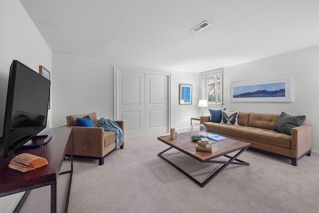 382 E Town St, Columbus, OH 43215 - living room with light colored carpet