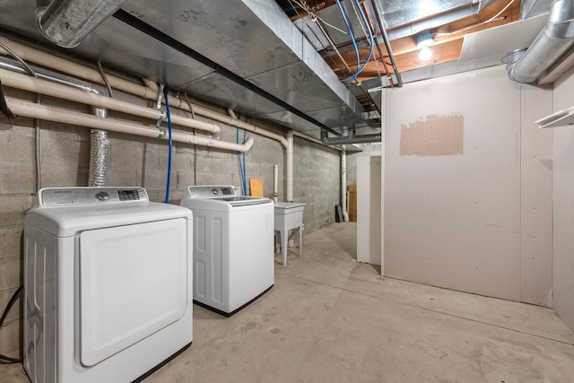 382 E Town St, Columbus, OH 43215 - laundry area featuring independent washer and dryer
