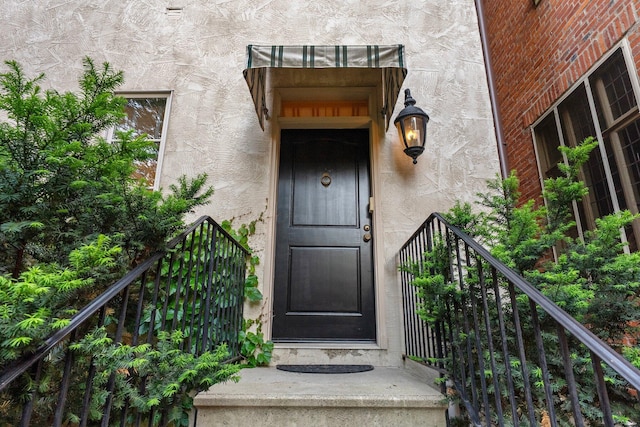382 E Town St, Columbus, OH 43215 - view of doorway to property