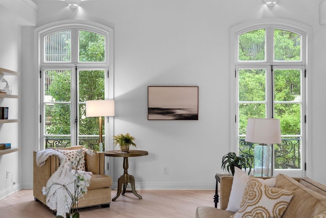 382 E Town St, Columbus, OH 43215 - living area featuring plenty of natural light, wood finished floors, and baseboards