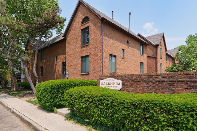 277 Lear St Unit 11, Columbus, OH 43206 - view of side of property with brick siding