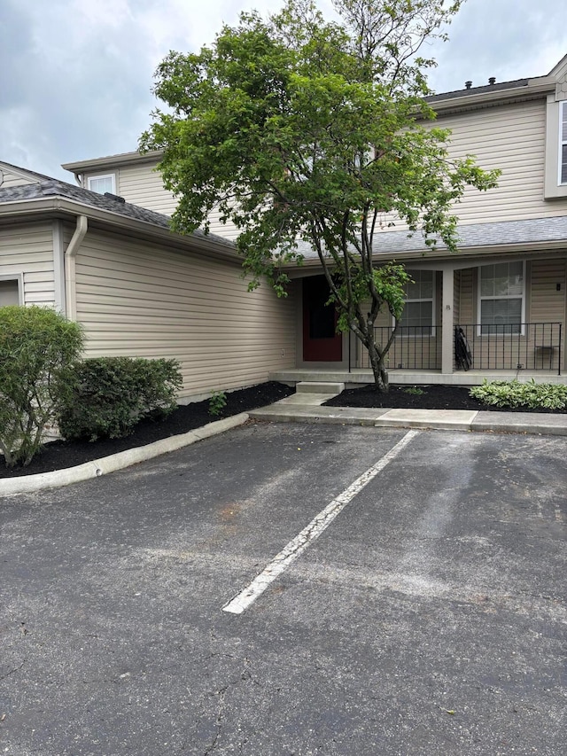 2037 Burbridge Ln Unit 31B, Hilliard, OH 43026 - view of uncovered parking lot