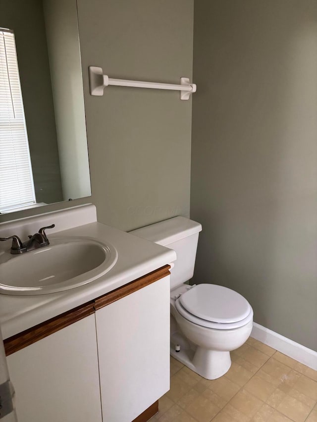 2037 Burbridge Ln Unit 31B, Hilliard, OH 43026 - half bath featuring toilet, vanity, baseboards, and tile patterned flooring