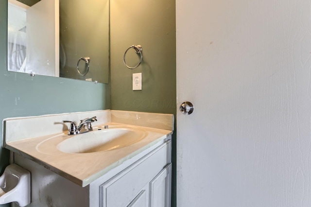 1041 Clifton Chase Dr, Galloway, OH 43119 - bathroom with vanity