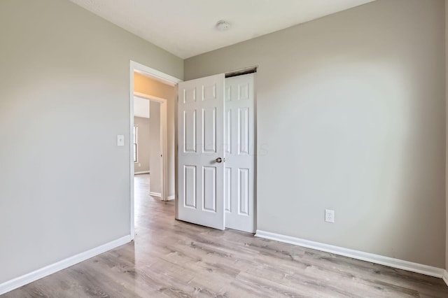 1041 Clifton Chase Dr, Galloway, OH 43119 - unfurnished bedroom featuring light wood-style flooring, baseboards, and a closet