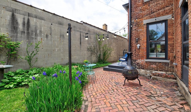 758 S Front St, Columbus, OH 43206 - view of patio featuring an outdoor fire pit and fence