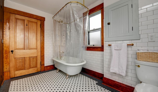 758 S Front St, Columbus, OH 43206 - bathroom featuring tile walls, a freestanding bath, toilet, and a shower with curtain