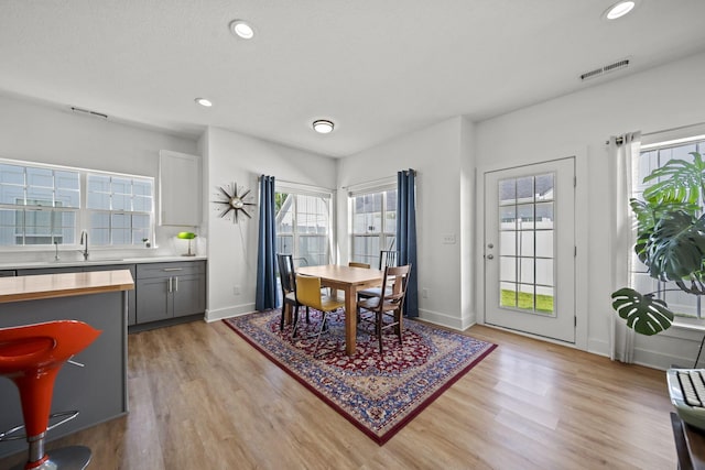 3918 Logan Ct, Hilliard, OH 43026 - dining room featuring light wood-style floors, recessed lighting, and baseboards