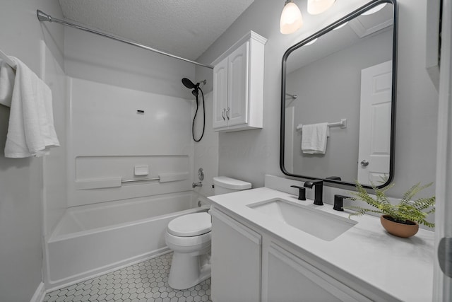 5394 Ambrosia Ave Unit 21B, Columbus, OH 43235 - bathroom with toilet, washtub / shower combination, vanity, and a textured ceiling