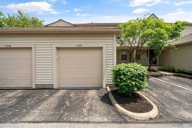 5394 Ambrosia Ave Unit 21B, Columbus, OH 43235 - view of front of property with community garages