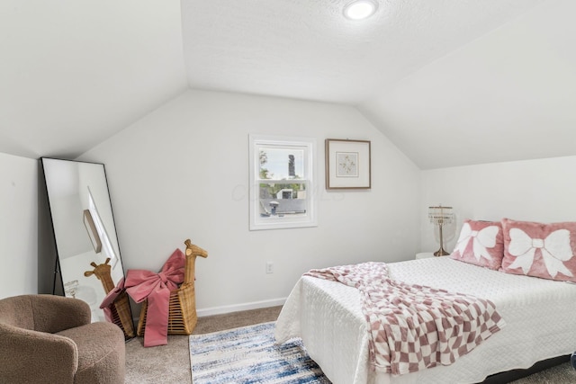 568 Wilson Ave, Marion, OH 43302 - carpeted bedroom featuring vaulted ceiling and baseboards