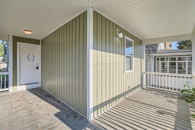 property entrance with covered porch