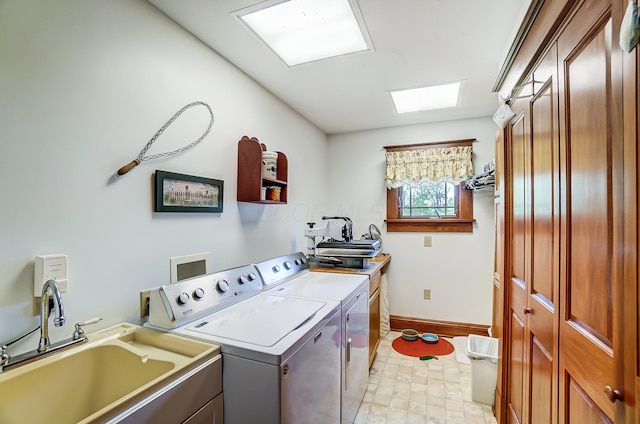 13742 State Rte 41, Jeffersonville, OH 43128 - laundry room with washing machine and dryer, a sink, baseboards, and a skylight